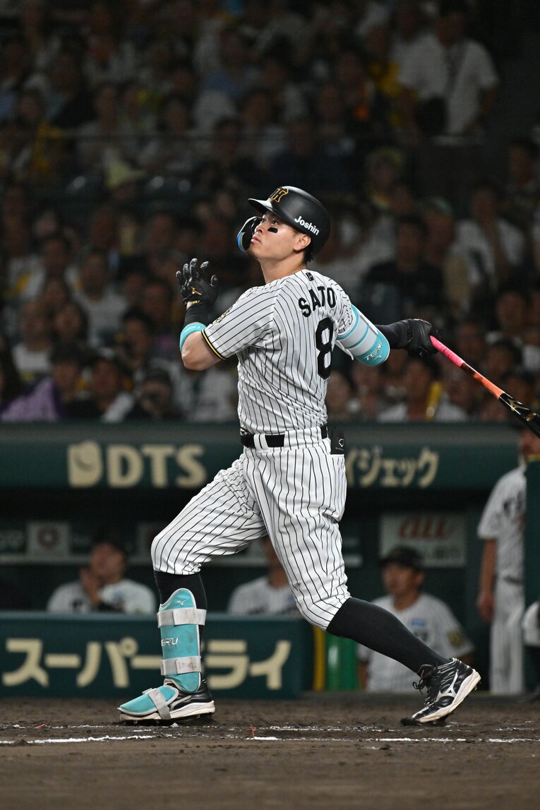 【サトテルの本塁打…TVに映らないセレブレーション】©Hideki Sugiyama