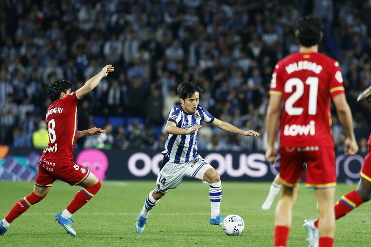 ヘタフェ守備網に勇気を持って飛び込む久保のドリブル（撮影写真は右に続きます）　©Daisuke Nakashima