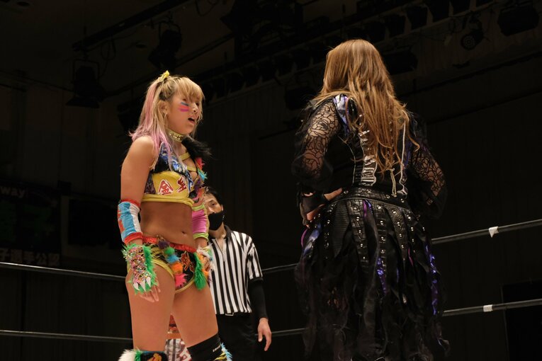 「ギャン期」ウナギ・サヤカとタイガー・クイーンの“初遭遇”に見た期待感…正反対の2人は女子プロレス界の看板カードになり得るか？(29)