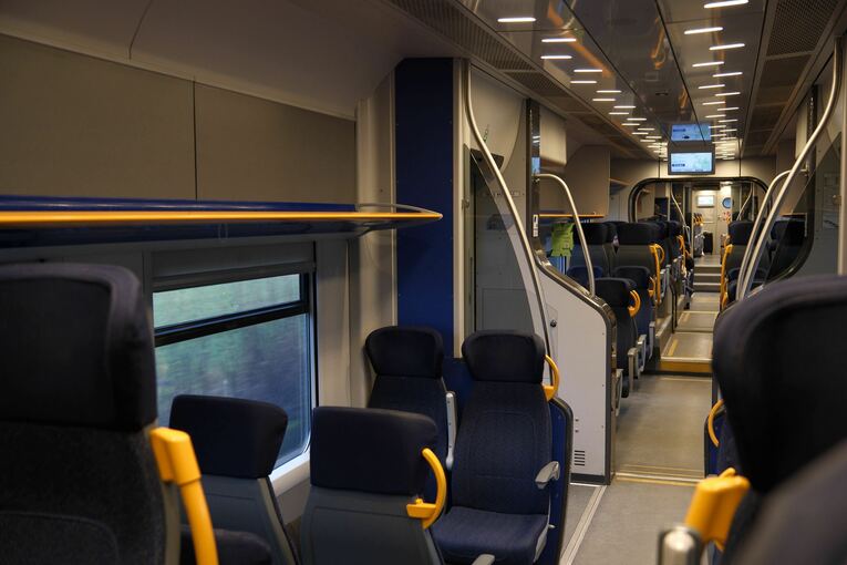 車内のようす　©Nanae Suzuki