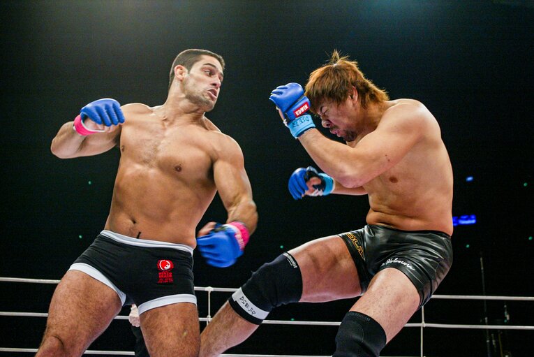 WWEで活躍するプロレスラーの中邑真輔（当時22歳）が総合格闘技デビュー