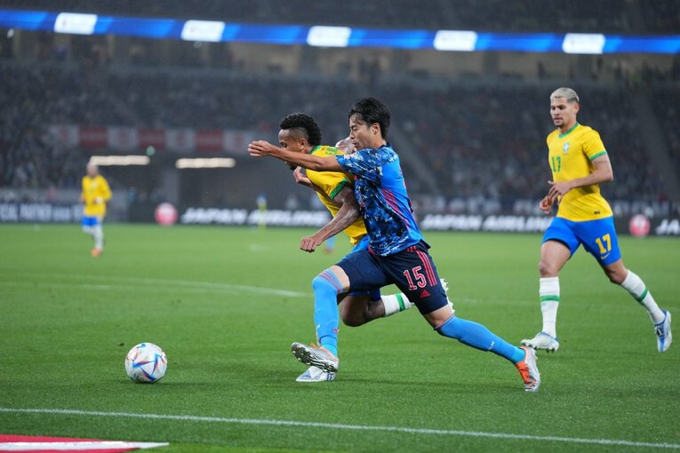 三笘とミリタンのマッチアップ　©JMPA