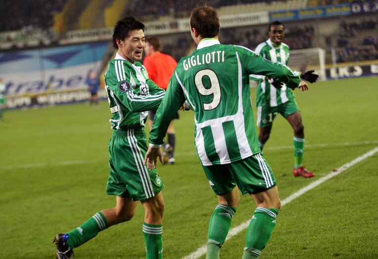 2008-09シーズン、サンテティエンヌでプレー。当時、クリストフ・ガルティエ（現PSG監督）がアシスタントコーチを務めていた　©AFLO