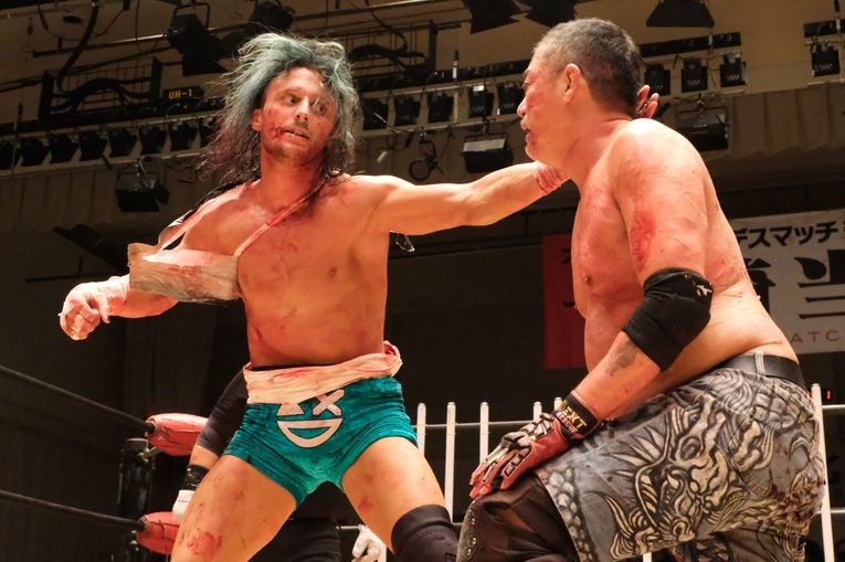 デスマッチファイター・ドリューは血がドクドク流れても試合を止めなかった 「ケガある、傷ある。でもやる。大好きだから」(20)