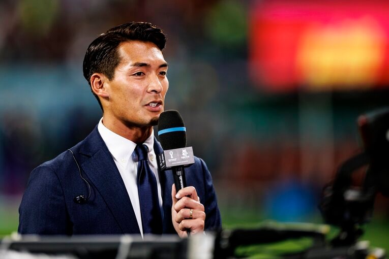 ピッチサイドから戦況を伝えた槙野智章。実況席とのやり取りも話題に　©︎Kiichi Matsumoto/JMPA