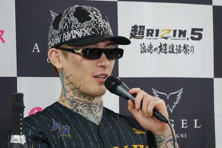 試合後の会見。平本蓮は素直に勝利を受け入れた　©Koji Fuse