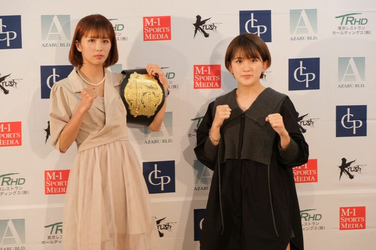 記者会見に臨んだ菅原美優（左）とMIO（右）。今回はベルトをかけてのリマッチとなる　©Norihiro Hashimoto