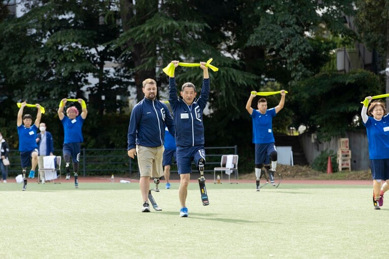 ランニングクリニックは２015年から年に1回、開催されている（2020年、21年を除く）。中央左がハインリッヒ・ポポフ氏