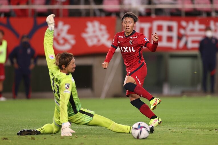 19歳の荒木遼太郎は高卒2年目の今季、10ゴール7アシストを記録。Jリーグアウォーズで「ベストヤングプレーヤー賞」を受賞した　©Getty Images