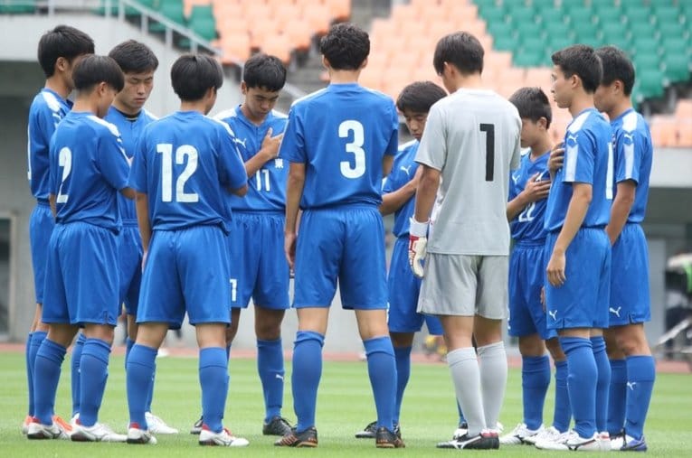 全国の切符をかけたインターハイ静岡県予選決勝で静岡学園に挑んだ清水東 ／ photograph by Takahito Ando