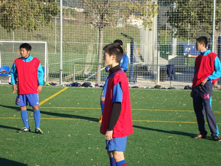 身体は細身だった古橋（中央）だが、徐々に頭角を現していった　写真は内野監督提供