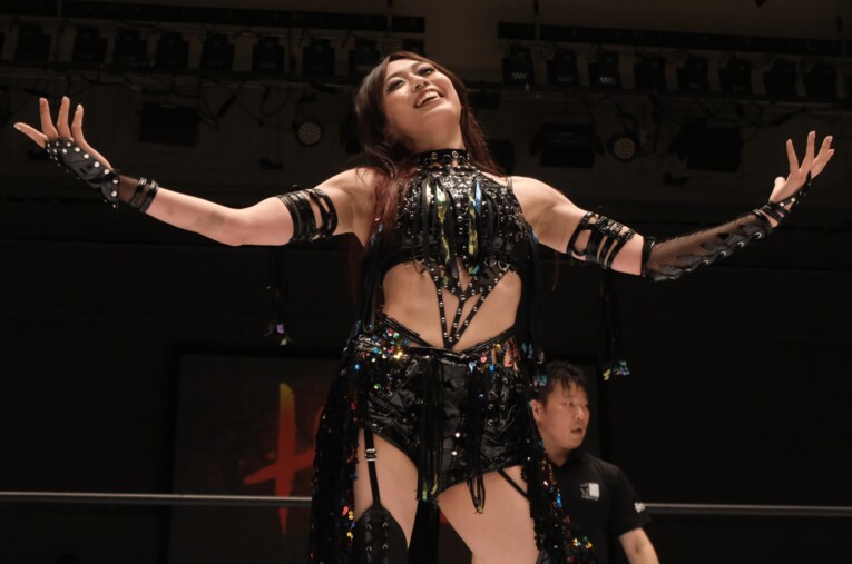 “闇堕ち”して「H.A.T.E.」に加入した上谷沙弥 ／ photograph by Norihiro Hashimoto