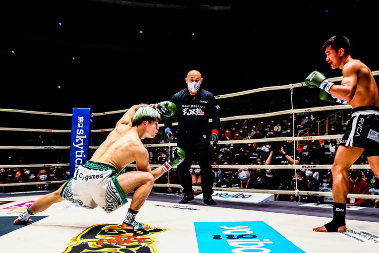 那須川天心の“トリケラトプス拳”　©RIZIN FF Susumu Nagao