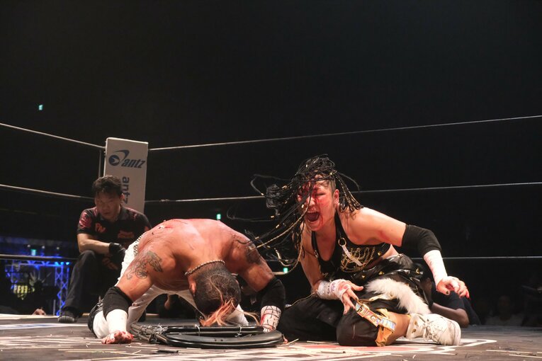 元パティシエが蛍光灯で殴り合い…“デスマッチアマゾネス”山下りなの媚びない魅力「犯罪以外なら何してもいい」 米国で男子相手に王座獲得(10)