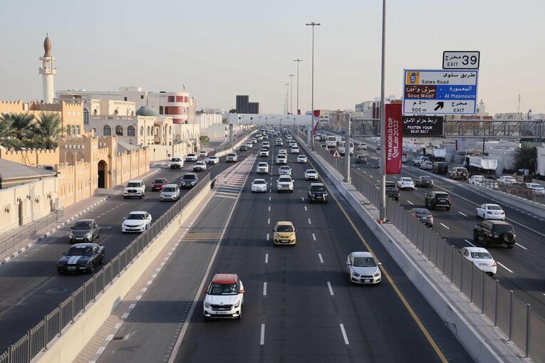 街中でもランドクルーザーは頻繁に目にする　©JIJI PRESS