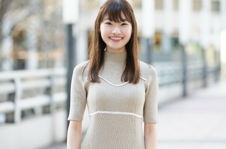 3月3日、女性アナウンサーとして史上初めてJRAの場内実況を担当した藤原菜々花 ／ photograph by Hirofumi Kamaya