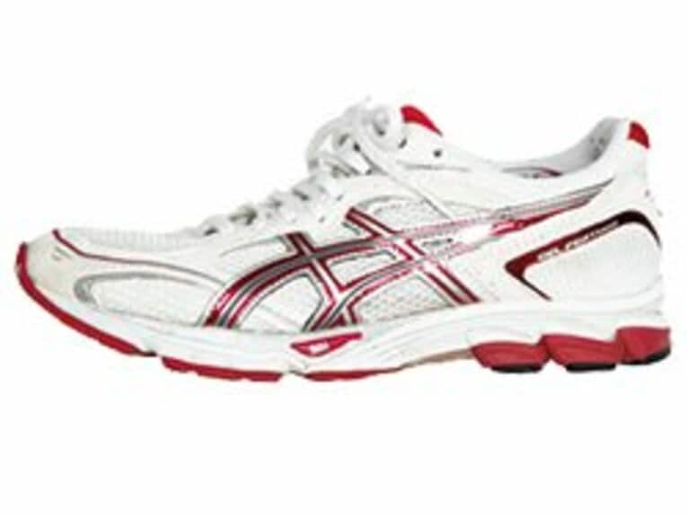 ゆっくり走るときはクッション性の高いアシックスのゲルフェザー。 