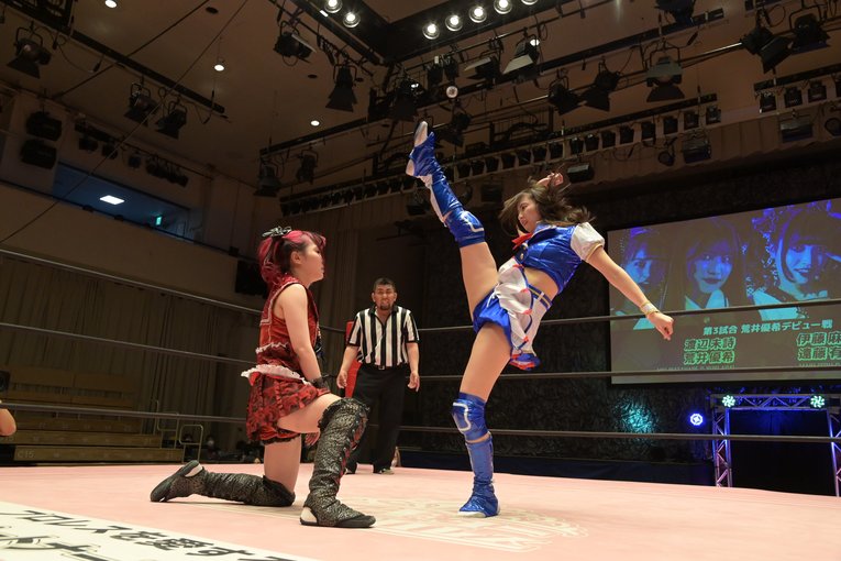 リングで闘う荒井優希（伊藤麻希戦）　提供：東京女子プロレス
