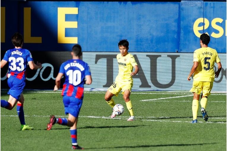 久保建英のラストパスにエースも拍手 「タケにボールをあずけておけば」との信頼を生む10分強(7) ／ photograph by Daisuke Nakashima