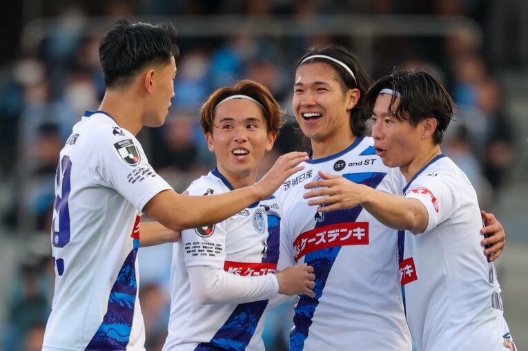 前半終了間際、立て続けに2ゴールを奪った水戸ホーリーホックの加藤千尋　©JIJI PRESS