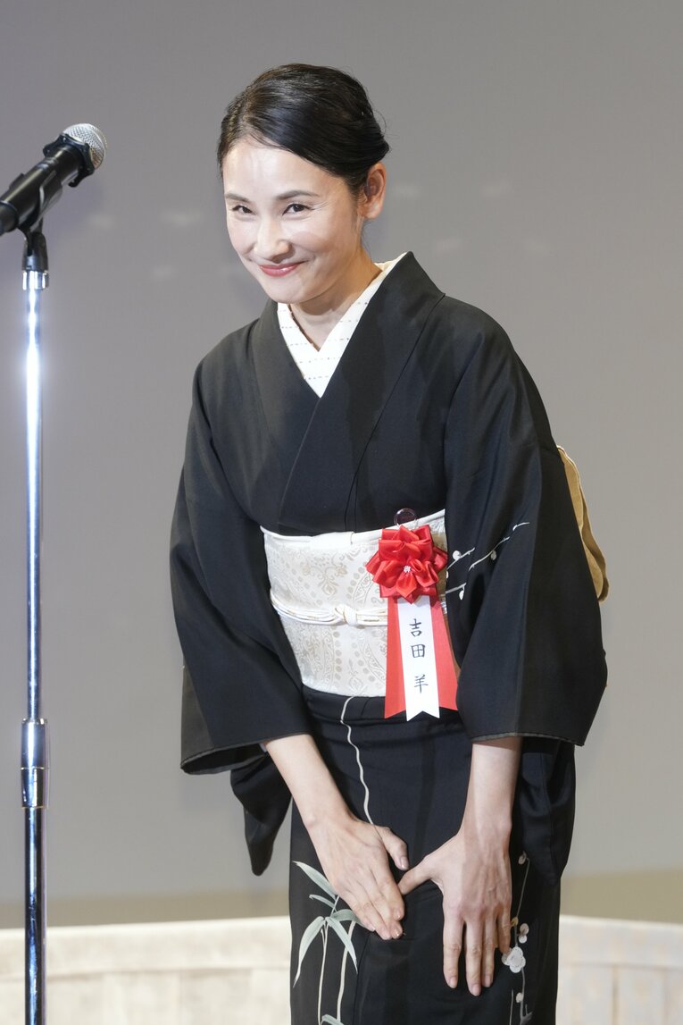 サカエ役の俳優・吉田羊。2024年のエランドール賞にて　©JIJI PRESS