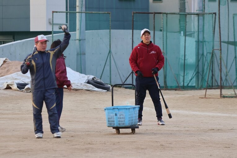 生野高校を率いる38歳の吉村監督　©Fumi Sawai