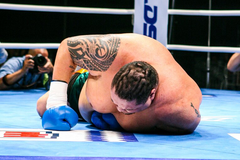 チェ・ホンマンにKO負けを喫した曙。地元での凱旋試合を勝利で飾ることはできなかった　©Susumu Nagao