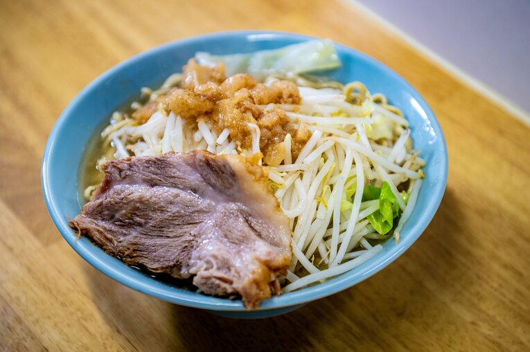 写真はラーメン（1000円）　©Takuya Sugiyama
