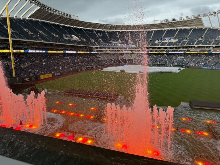 ライトスタンドの噴水側から　©Naoyuki Yanagihara