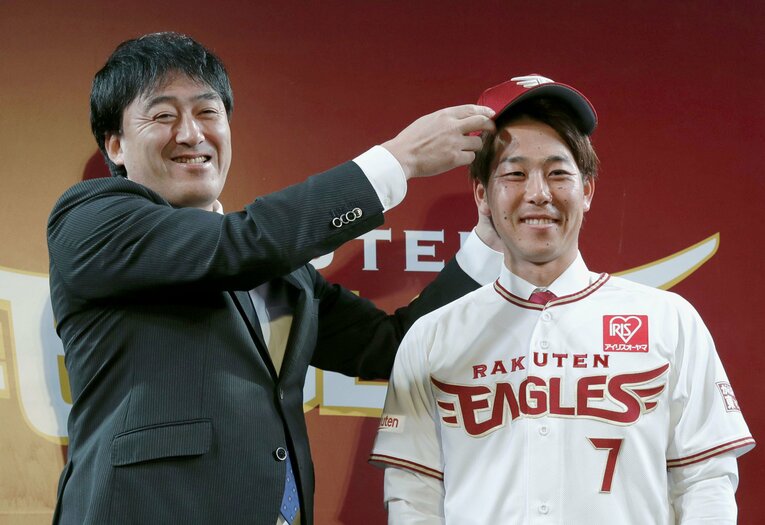 FA権を行使して楽天へ入団した鈴木大地　©Kyodo News