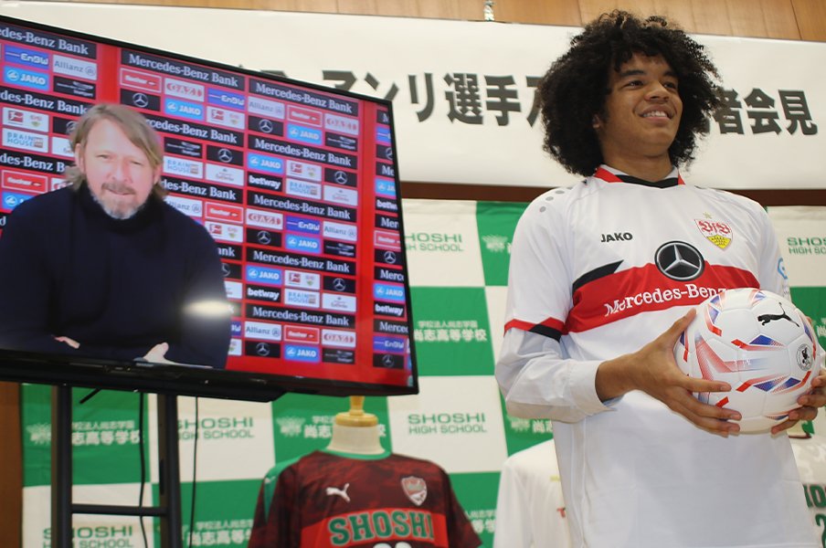 高卒→ドイツ移籍…18歳DFチェイス・アンリのアドバンテージとは? 日本語を話せなかった少年が6年間で遂げた成長<Number Web> photograph by Takahito Ando