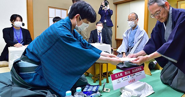 七冠・藤井聡太新名人20歳「名人という言葉にふさわしい将棋を」、渡辺明らトップ棋士の“藤井将棋評”「そこまで行くことが…」（3／3） - 将棋 -  Number Web - ナンバー