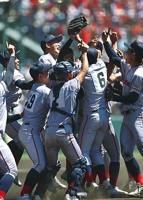 今夏は史上初のタイブレーク決勝の末、京都国際が初優勝。常総学院（2003年）以来の0本塁打での戴冠となった