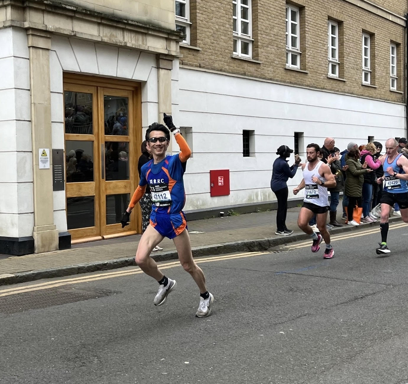 今年で47歳になる「東大最強ランナー」新妻。現在も市民ランナーとして走り続けている（※写真は昨年のロンドンマラソン）／本人提供