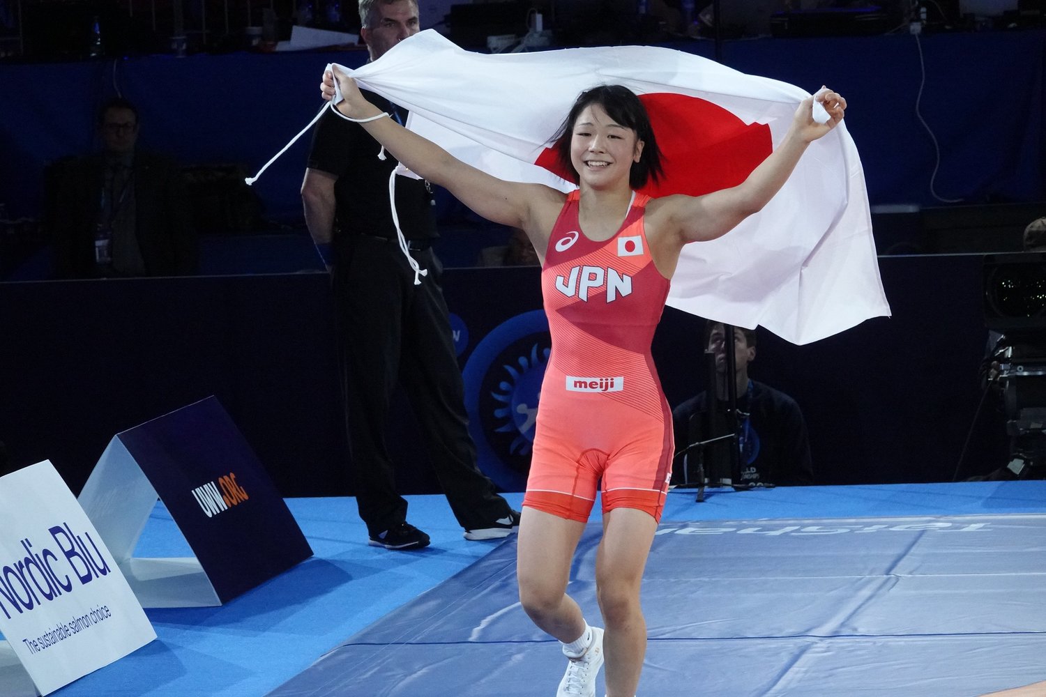 日の丸を掲げてウイニングラン。3年後のパリ五輪でも再現できるか