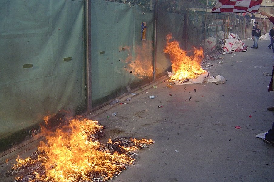 実録・無法ウルトラスに潜入（3）ローマの街中で浴びた火炎瓶攻撃。＜Number Web＞ photograph by Takashi Yuge