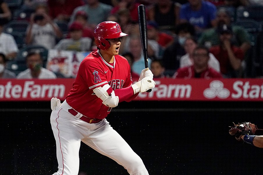 ボール球を見逃さざるを得ない大谷 ©AP/AFLO