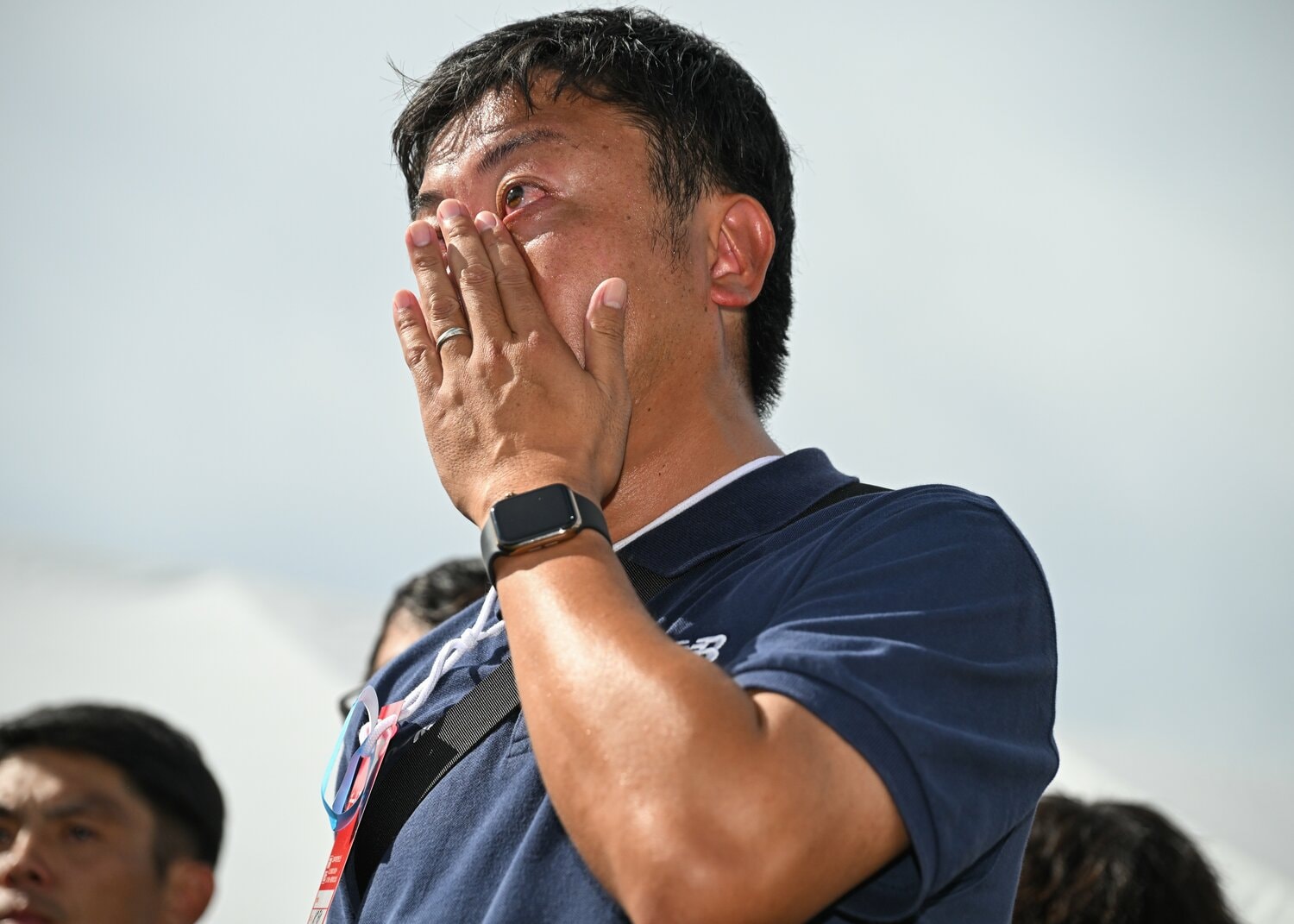 1秒差で予選通過を決め涙を見せた順大の長門監督　©Nanae Suzuki