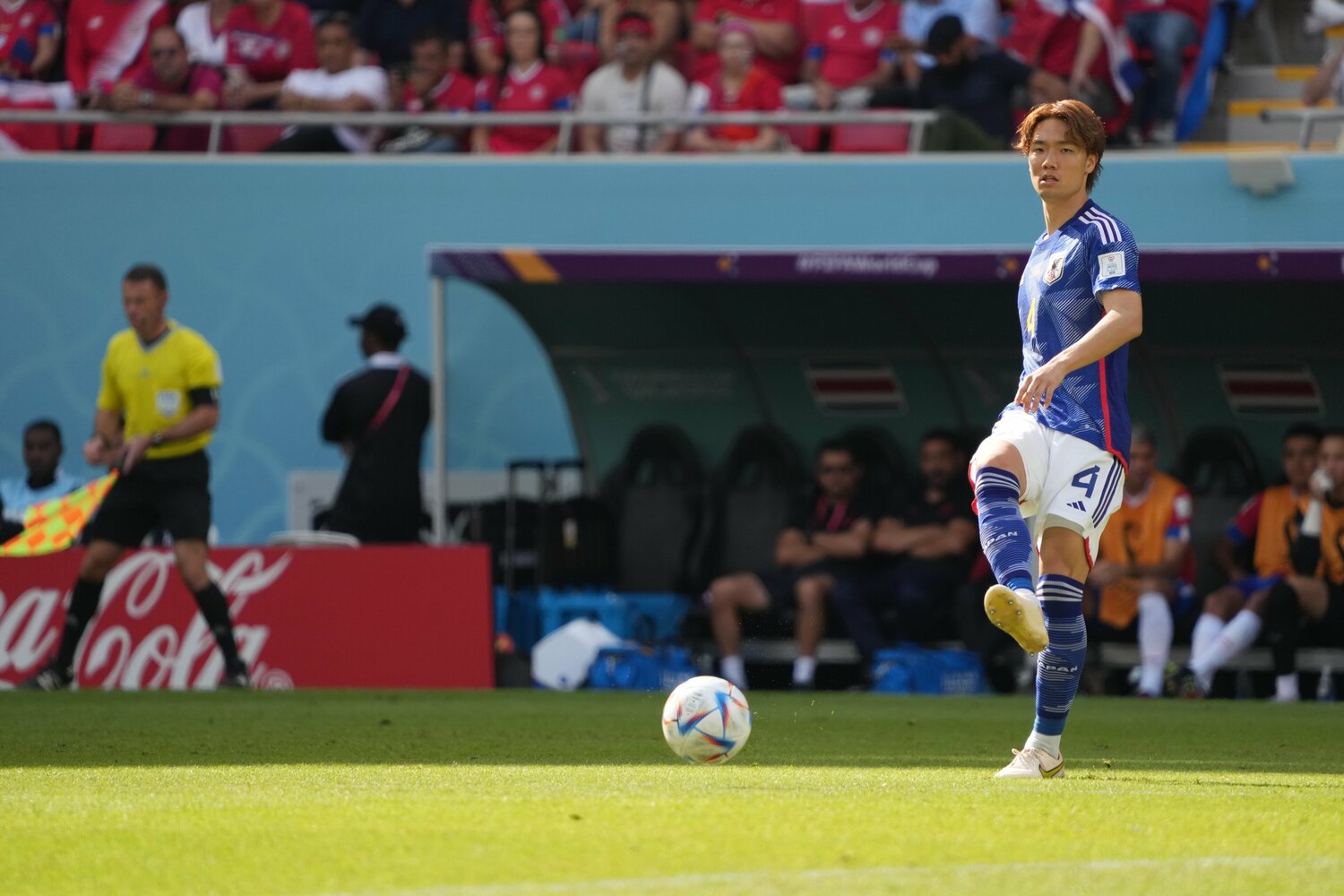 コスタリカの守備ブロックの手前で「ボールを持たされる」板倉滉　©Kaoru Watanabe/JMPA