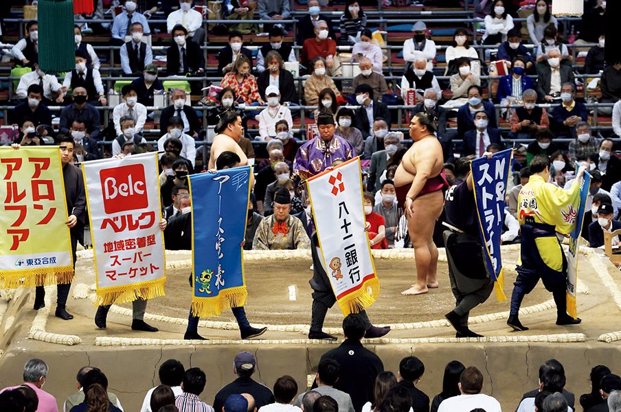 あのポール・マッカートニーが“大相撲の伝統”を変えた？ 中継で必ず見る“懸賞幕”はなぜ広告業界からも高く評価されるのか＜Number Web＞ photograph by KYODO
