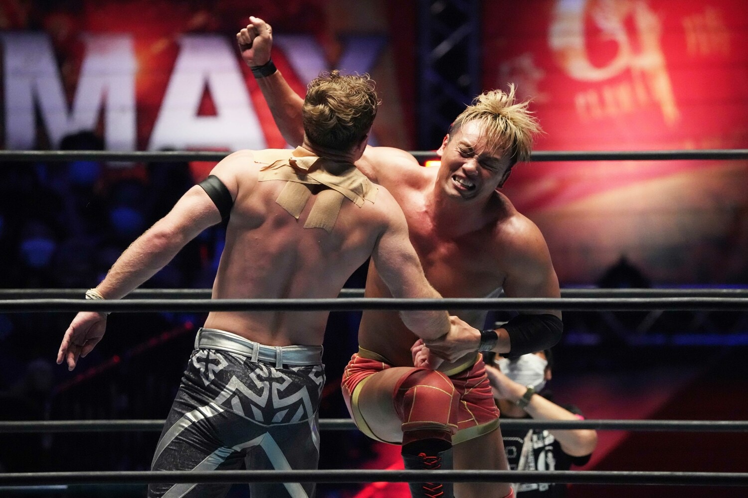 ウィル・オスプレイをマットに沈めたオカダ・カズチカのレインメーカー