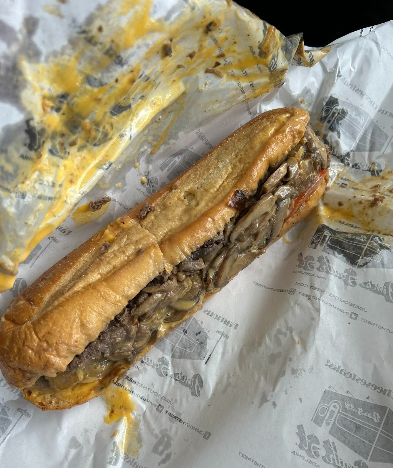 『Jim's Steaks』で食した一品。これぞボリューミー　©Naoyuki Yanagihara