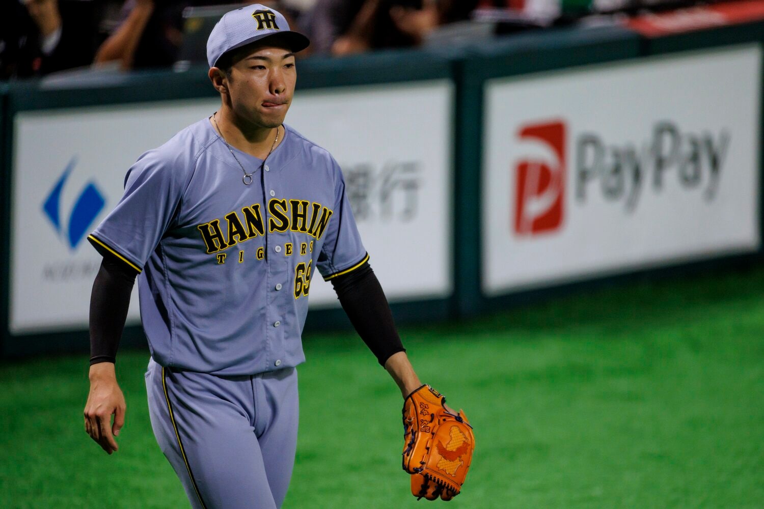 8回途中から登板していた石井大智が9回のマウンドに向かった　©️Kiichi Matsumoto