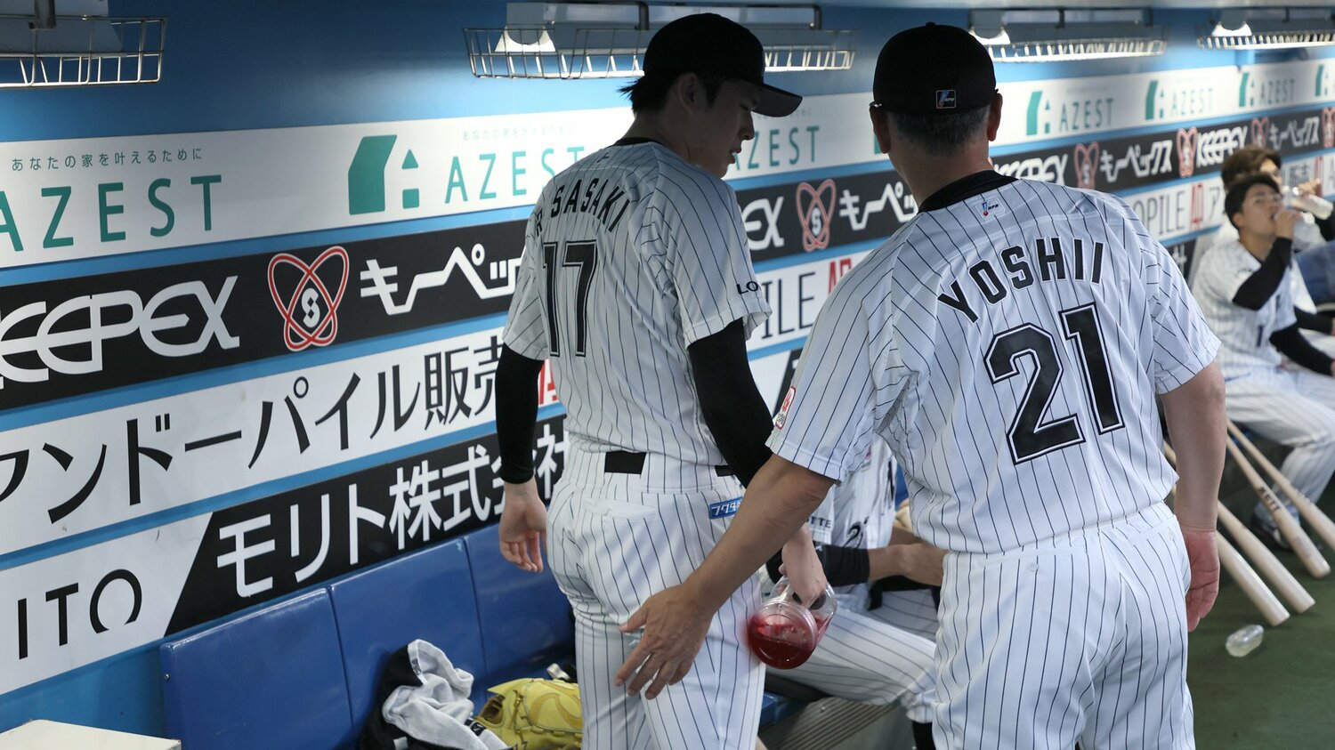 常に密にコミュニケーションをとっている佐々木朗希と吉井監督　©︎Chiba Lotte Marines