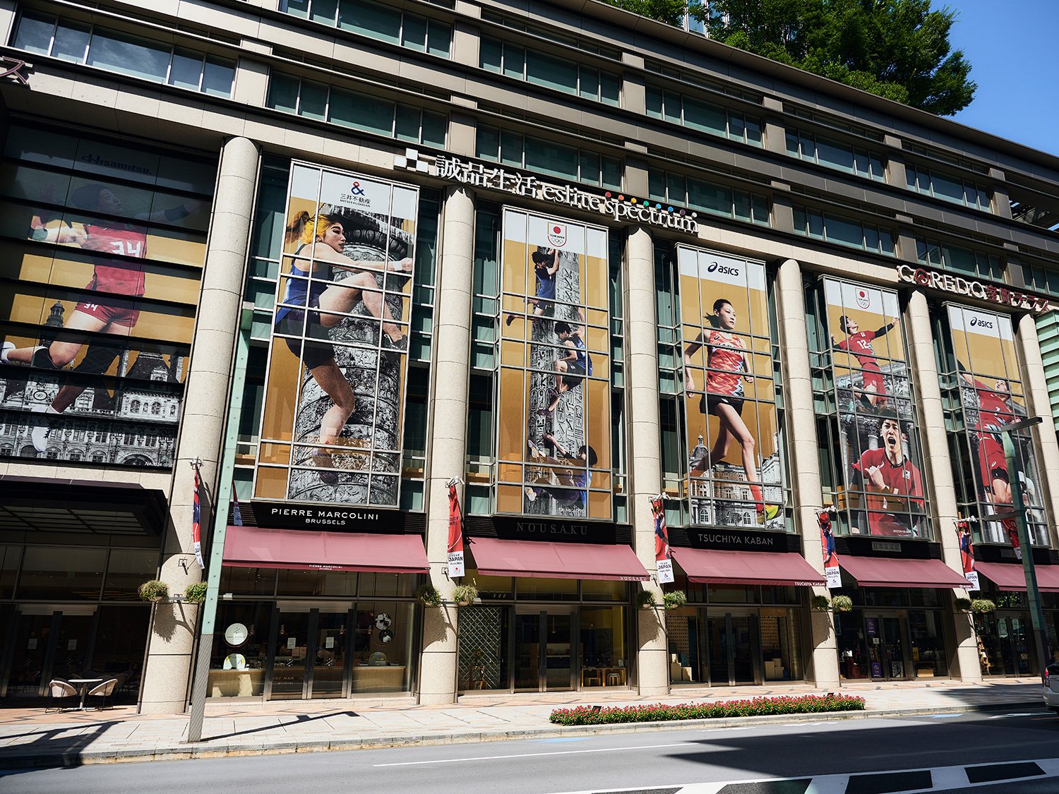 野中生萌、前田穂南、バレー男女日本代表が日本橋の街を彩る ©日本橋シティドレッシング 2024