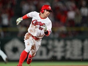 「羽月にはすごい成長を感じる」広島・新井監督が激賞したとき羽月隆太郎はすでにゾンビたばこを…「野球しかしてこなかった」26歳が失ったもの