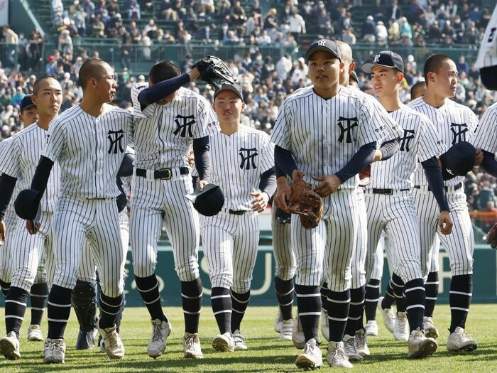 「時には一緒にサウナ」「試用期間を経て主将」甲子園V経験校・36歳監督と部員の“リアルな距離感”「甲子園に出るのが当たり前に」常葉大菊川に直撃＜Number Web＞ photograph by Jun Aida