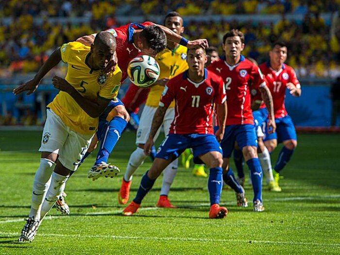 <日本代表が学ぶべきスタイル> 城福浩 「チリが見せた“アクション”のサッカーを」<Number Web> photograph by Getty Images