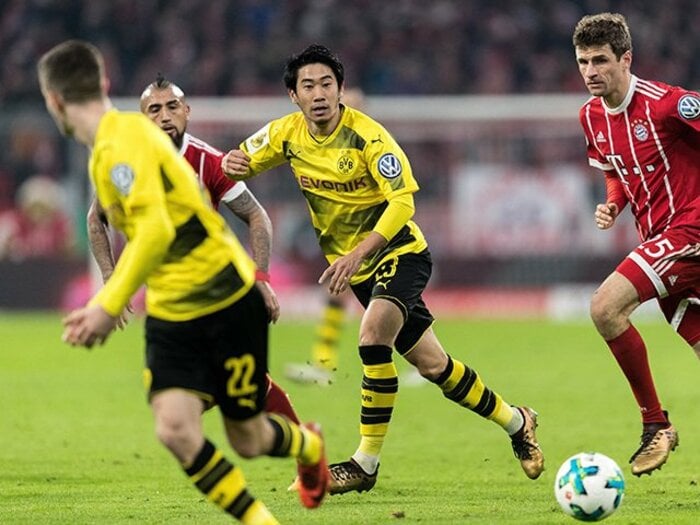 ブンデス前半戦で走った日本人は？武藤、酒井、浅野、実は香川も……。＜Number Web＞ photograph by Getty Images