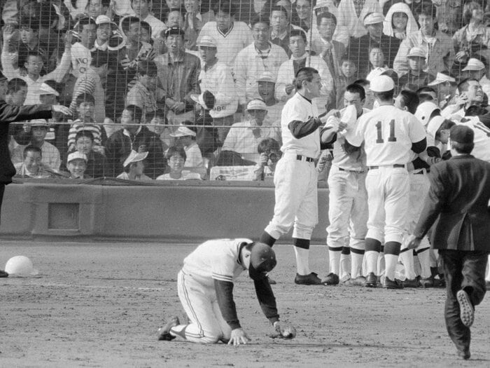 「ボールが逃げていく！」球史に残る痛恨のワンプレーを今も胸に…30年遠ざかる甲子園をめざす上宮高の挑戦「大阪“2強”に団結力で挑む」＜Number Web＞ photograph by JIJI PRESS